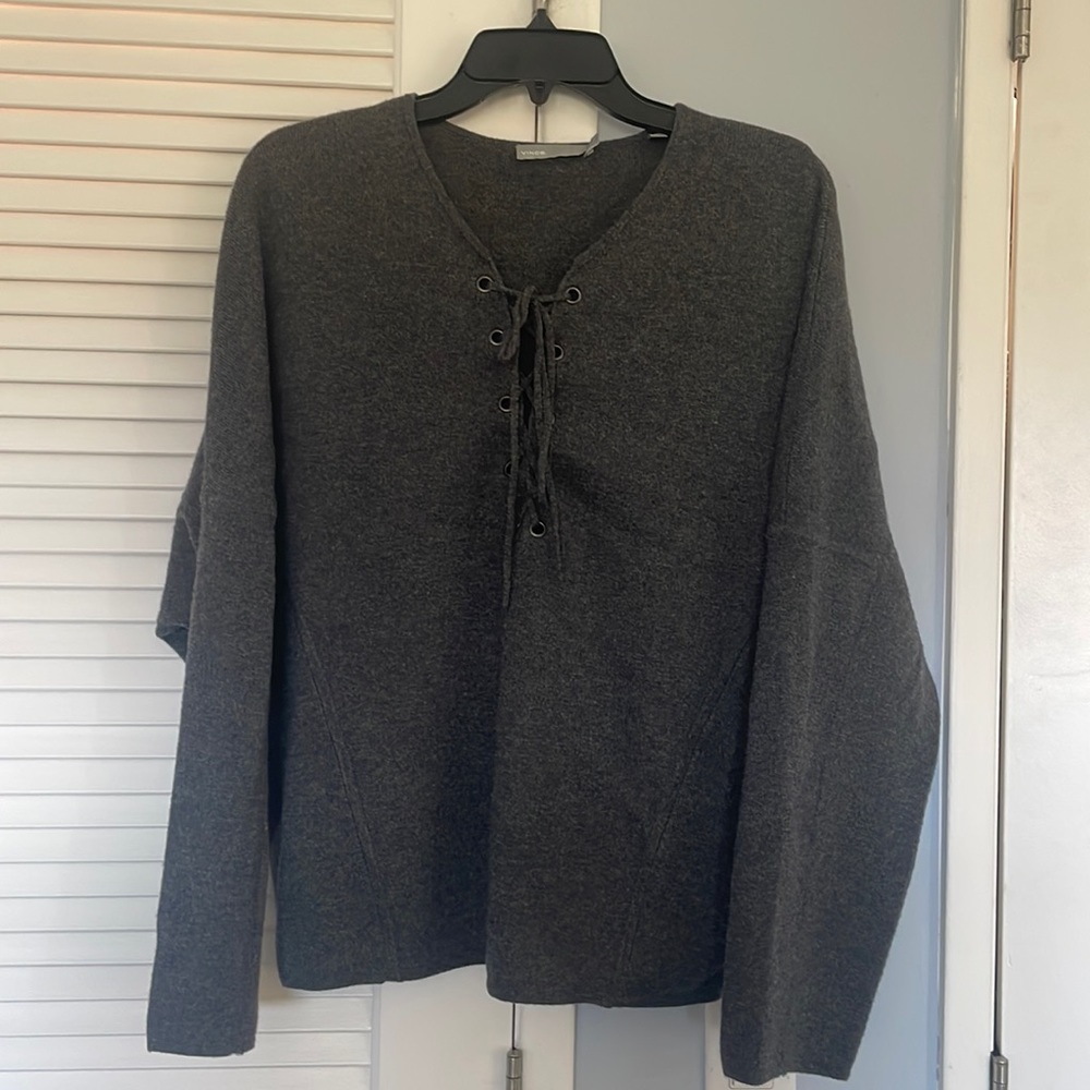 Vince oversized sweater, size medium, made of wool, excellent condition